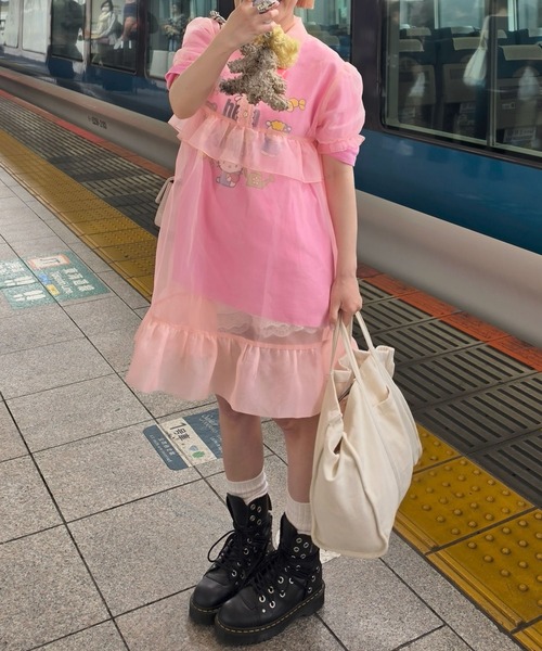 Alley Tokyo ワンピース 半袖 シアーいろんなボタンフリフリワンピ