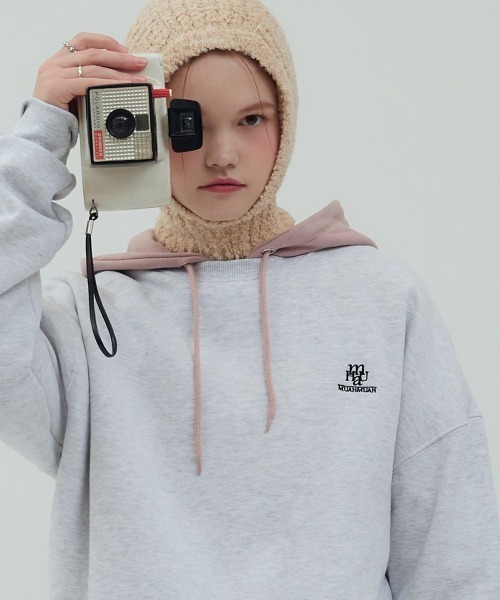 トレーナー スウェット A'GEM/9 × .kom 「muah muah/ムーアムーア」 FLEECE REGULAR SWEATSHIRTS/フリ KOM トレーナー スウェット A'GEM/9 × .kom 「muah muah/ムーア