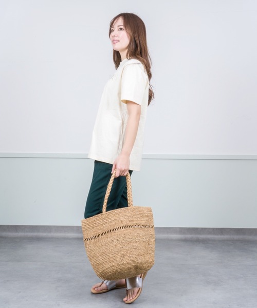 MADE IN MADA /メイドインマダ　大きめかごバッグ　タッセル　ラフィア MADE IN MADA（メイドインマダ）の「【MADE IN MADA