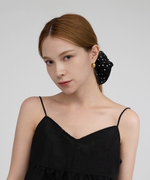 赤ドット&ブラックのフリルシュシュ　ヘアゴム　水玉　バイカラー　ゴム交換可 赤ドット&ブラックのフリルシュシュ ヘアゴム 水玉 バイカラー ゴム