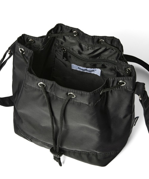 黒 ナイロン ショルダーバッグ　meltum meltum ショルダーバッグ NYLON MESSENGER BAG / ナイロン