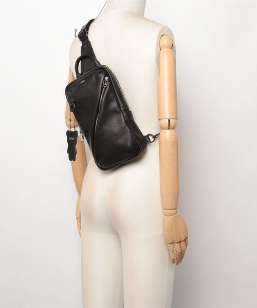 DECADE（ディケイド） ウエストポーチ カウレザー・ボディショルダー