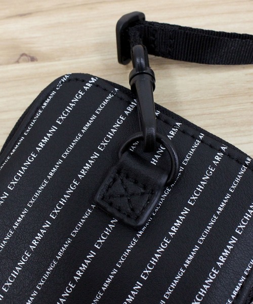ARMANI EXCHANGE AX ロゴストライプ ショルダーテックケース ARMANI EXCHANGE ショルダーバッグ AX ロゴストライプ