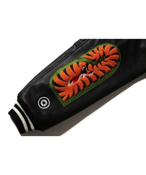 A BATHING APE（アベイシングエイプ） スタジャン SHARK VARSITY