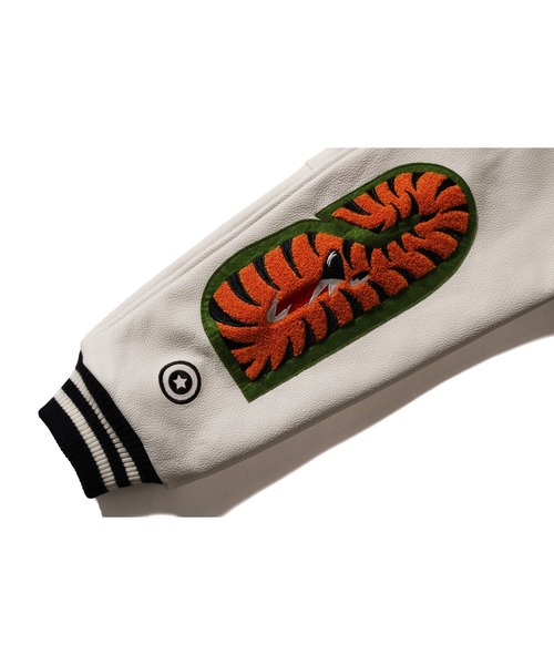 A BATHING APE（アベイシングエイプ） スタジャン SHARK VARSITY