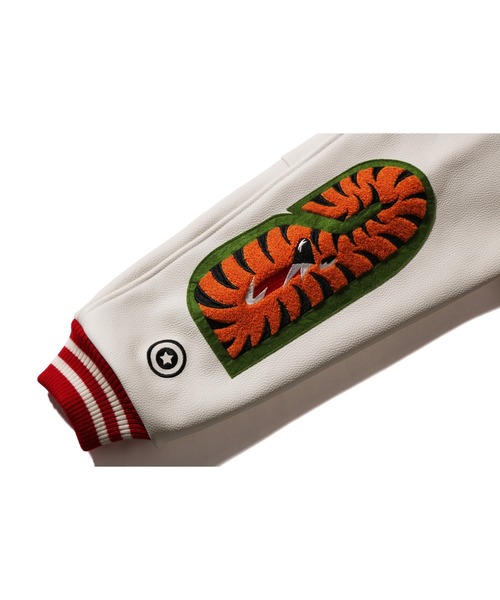 A BATHING APE（アベイシングエイプ） スタジャン SHARK VARSITY