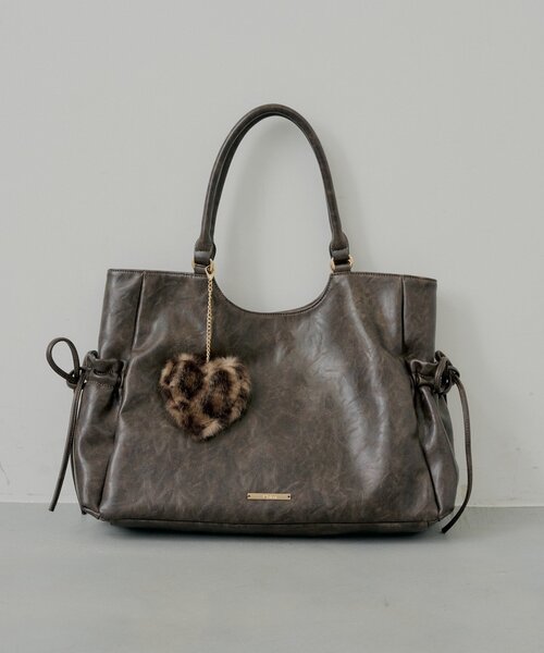 Chico（チコ） トートバッグ ハートファーチャーム付きトートバッグ