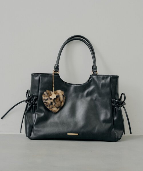 Chico（チコ） トートバッグ ハートファーチャーム付きトートバッグ