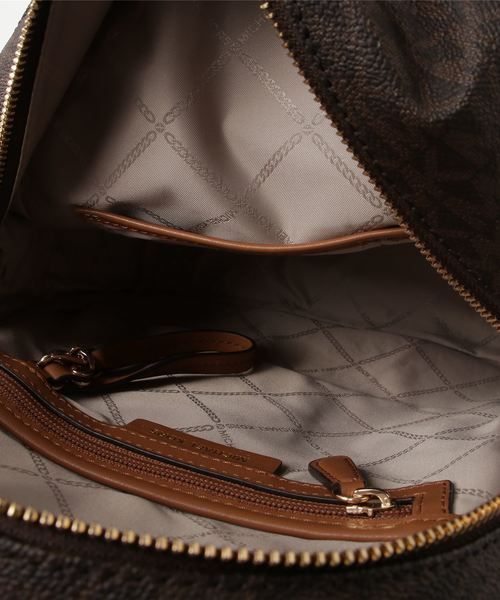 極美品　マイケルコース リュック リアジップ　PVCレザー　MKシグネチャー MICHAEL KORS - 極美品 マイケルコース リュック リアジップ PVC