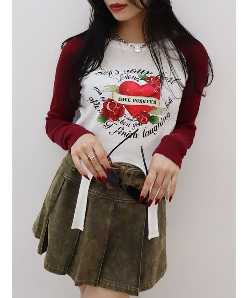 EVRIS ユニフォームグラフィックガーターTシャツ（ホワイト） EVRIS ユニフォームグラフィックガーターTシャツ（ホワイト