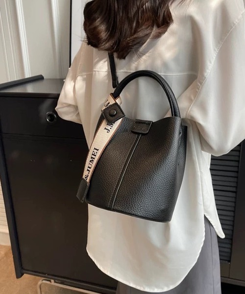 pumpkin port ショルダーバッグ バッグ ロゴベルトチャーム付