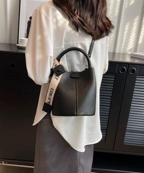 pumpkin port ショルダーバッグ バッグ ロゴベルトチャーム付