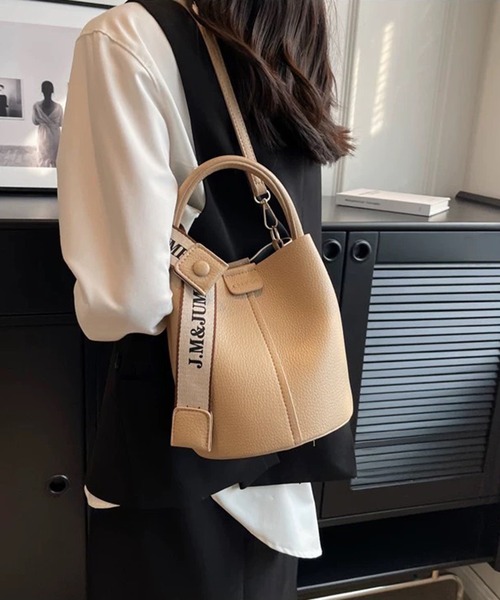 pumpkin port ショルダーバッグ バッグ ロゴベルトチャーム付