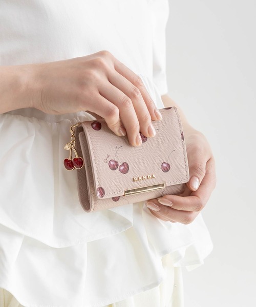 財布 「Cherry＆Strawberry」チャーム付き三つ折りウォレット レディースの画像