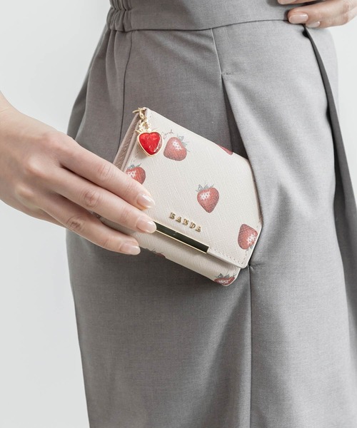 財布 「Cherry＆Strawberry」チャーム付き三つ折りウォレット レディースの画像