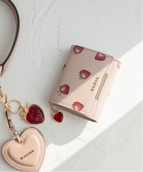 財布 「Cherry＆Strawberry」チャーム付き三つ折りウォレット レディースの画像