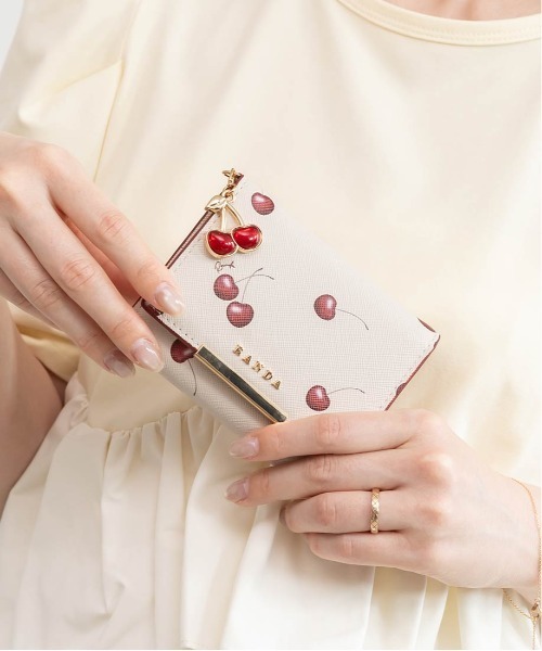 財布 「Cherry＆Strawberry」チャーム付き三つ折りウォレット レディースの画像