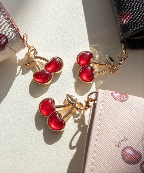 財布 「Cherry＆Strawberry」チャーム付き三つ折りウォレット レディースの画像