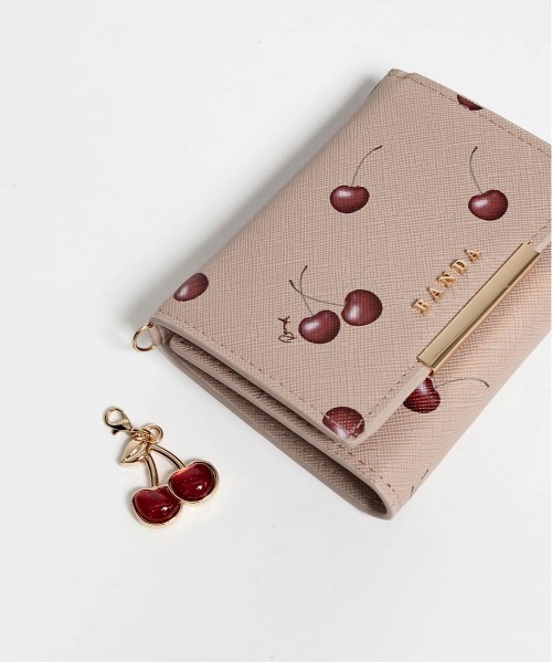財布 「Cherry＆Strawberry」チャーム付き三つ折りウォレット レディースの画像