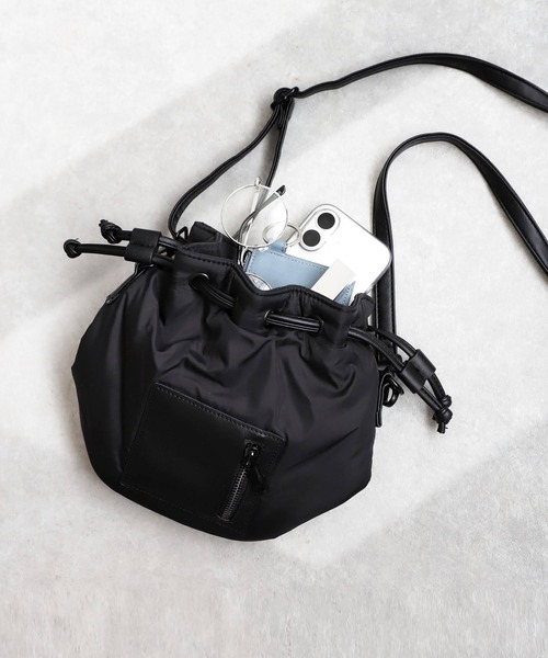 人気商品＊antiqua ショルダーバッグ antiqua（アンティカ） 機能性ショルダーバッグ ポケット付き