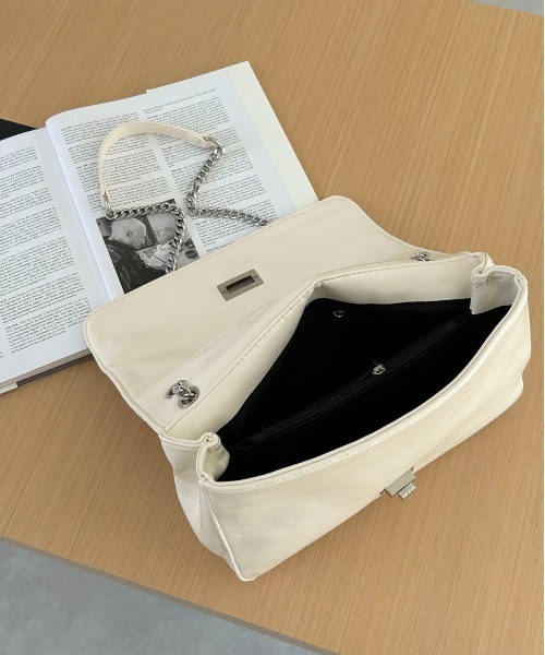 FINEnough ショルダーバッグ バッグ チェーンショルダーエナメル
