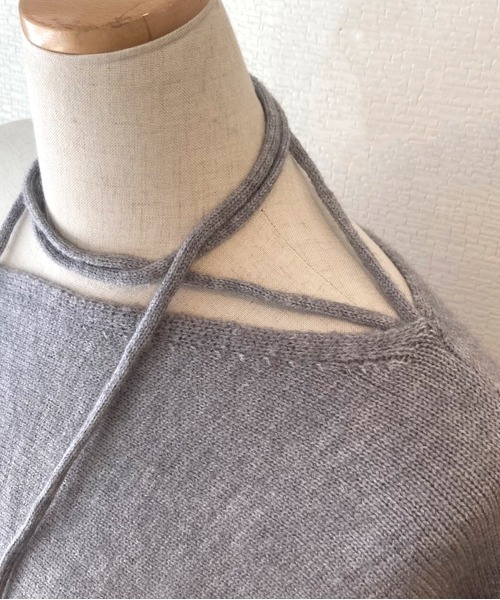 ＊レア＊ 美品 【ブルマリン】 ニットカットソー オフショルダー リボン 長袖 レア＊ 美品 【ブルマリン】 ニットカットソー オフショルダー リボン 長袖