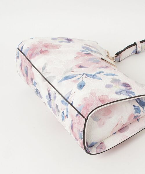 新品 guess ゲス ポーチ ショルダーバッグ 花柄 ドット柄 白 GUESS（ゲス） 【並行輸入品】ゲス バッグ FG729880 LANDON MINI