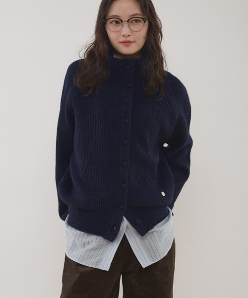 MUHET（ミュエータ） カーディガン stand neck fabric-covered button