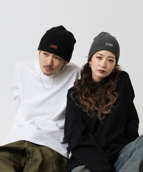 黒のロゴ付きビーニー　knosis Sunny Smith ニット帽 ニットキャップ SunnySmith OGロゴワイドリブ