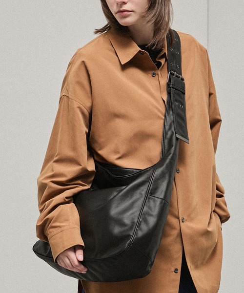 COACH(コーチ) ショルダーバッグ チャーター クロスボディ バッグ 24 COACH(コーチ) ショルダーバッグ チャーター クロスボディ バッグ 24