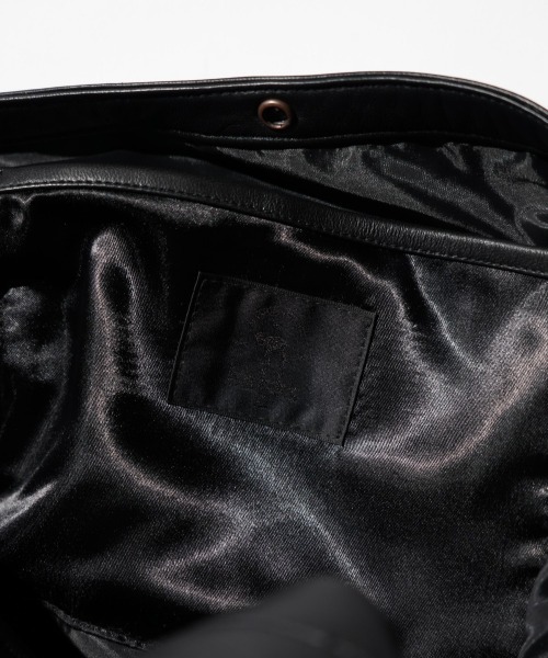 bukht（ブフト） ショルダーバッグ LEATHER NEWS PAPER BAG MEDIUM