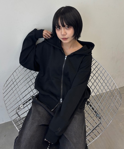 MandO（エムオー） パーカー ワンポイント刺繍スウェットジップ