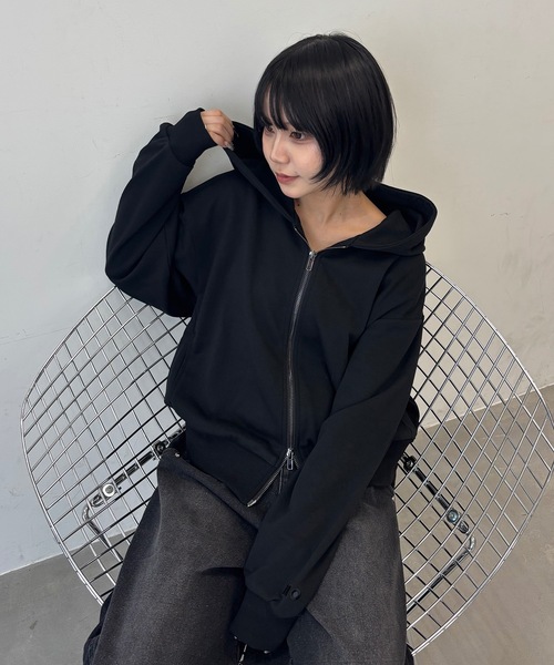MandO（エムオー） パーカー ワンポイント刺繍スウェットジップ