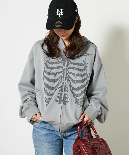 SupplierR グレー オーバーサイズ パーカー SUPPLIER（サプライヤー）の「SUPPLIER/サプライヤー LEATHER PATCH S