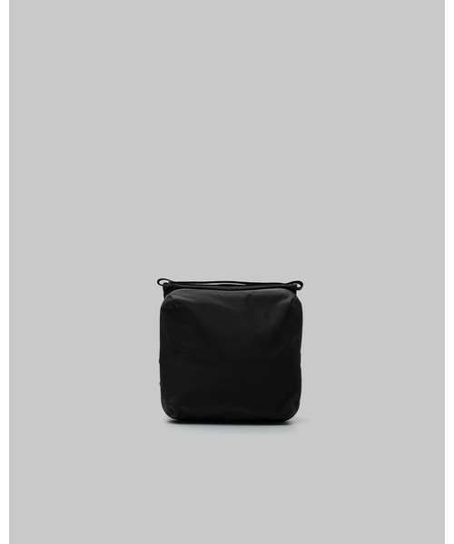 topologie ボディバッグ 黒 Topologie（トポロジー） ショルダーバッグ Bottle Sacoche Medium