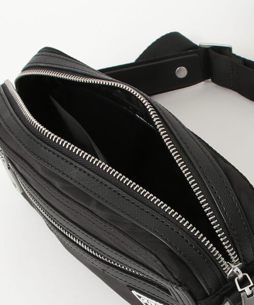 GUESS（ゲス） ショルダーバッグ BERLIN Camera Bag S ショルダー