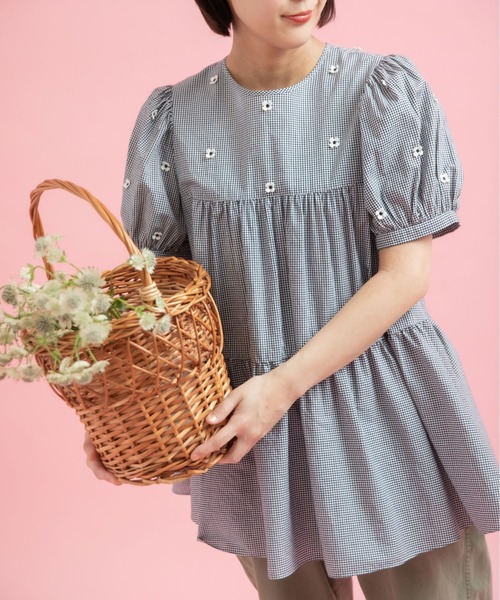 ブラウス シャツ 小花オンケミ刺繍 パフスリーブチュニックブラウス レディースの画像