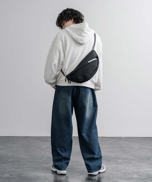 MEI（メイ） ショルダーバッグ BOTTOM LINE SHOULDER ワンポイントロゴ