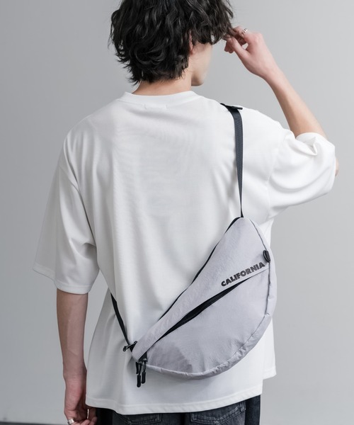 MEI（メイ） ショルダーバッグ BOTTOM LINE SHOULDER ワンポイントロゴ