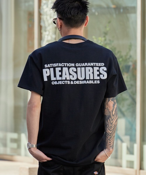 PLEASURES（プレジャーズ） tシャツ ワンポイントロゴ ワイド
