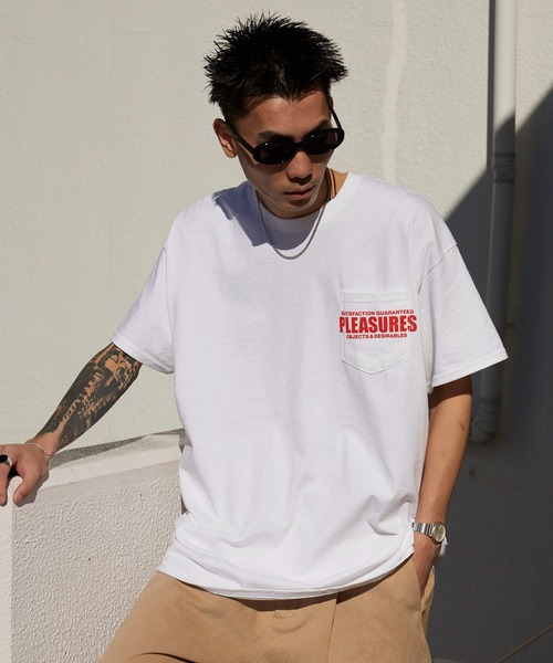 PLEASURES（プレジャーズ） tシャツ ワンポイントロゴ ワイド