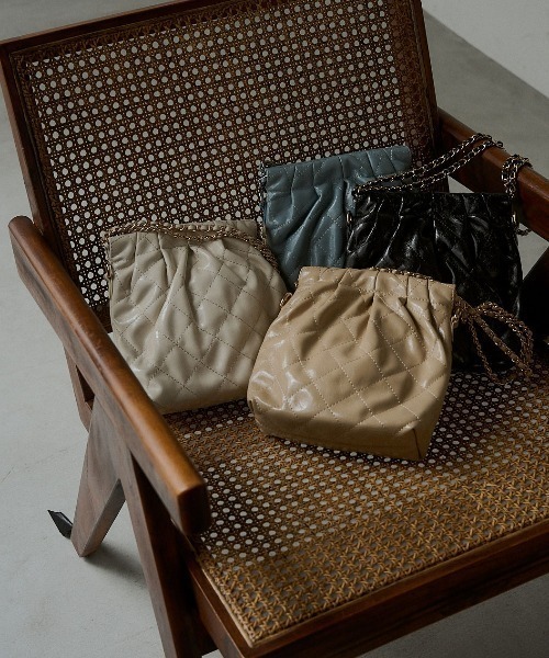 LE'RURE ショルダーバッグ バッグ Quilting chain square bag