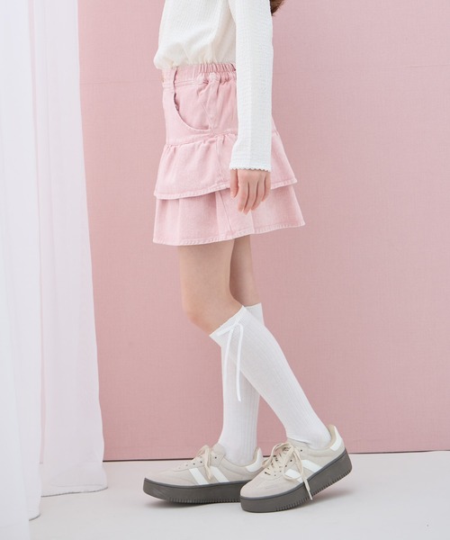 フリルスリーブTシャツ　フリルデニムスカート　レースソックスつきピンクパンプス Amourire girl（アムリールガール） スカート フリルティアードミニ丈