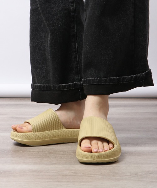 YELLO ベージュ 厚底プラットフォームサンダル YELLO ベージュ プラットフォームサンダル YELLO ベージュ 厚底