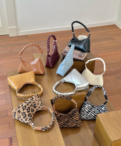 Chiina ハンドバッグ Chiina/ツイストワンハンドルバッグ : ZOZOTOWN