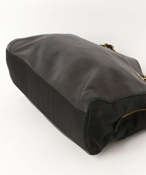 【PRADA プラダ トートバッグ ダブルチェーン ショルダーバッグ】 PRADA（プラダ） ロゴモチーフ チェーン トートバッグ - ブラック
