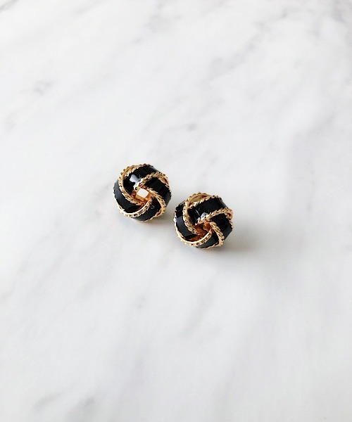 TIMELESS&THREE（タイムレスアンドスリー） ピアス ゴールドエッジ