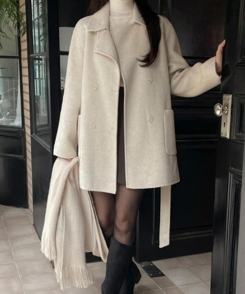 コート チェスターコート ダブルブレストデザインの上品なオーバー