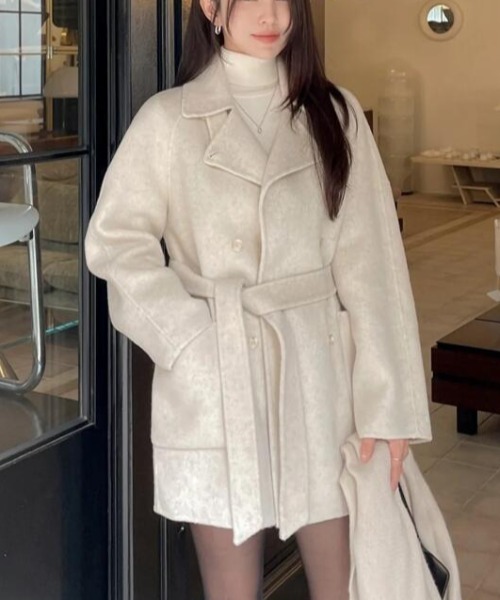 コート チェスターコート ダブルブレストデザインの上品なオーバー