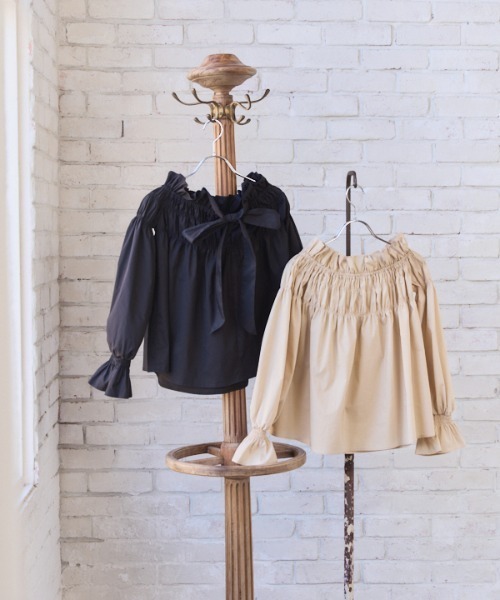Meline M. ブラウス シャツ Ruffled Ribbon Off-Shoulder Blouse